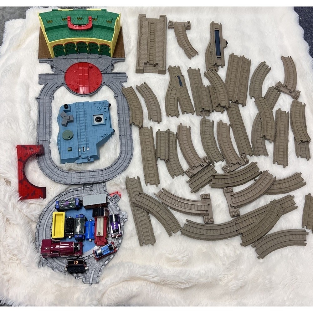 Fisher-Price Thomas the Train: Take-n-Play Folding Tidmouth Sheds Tracks Trains